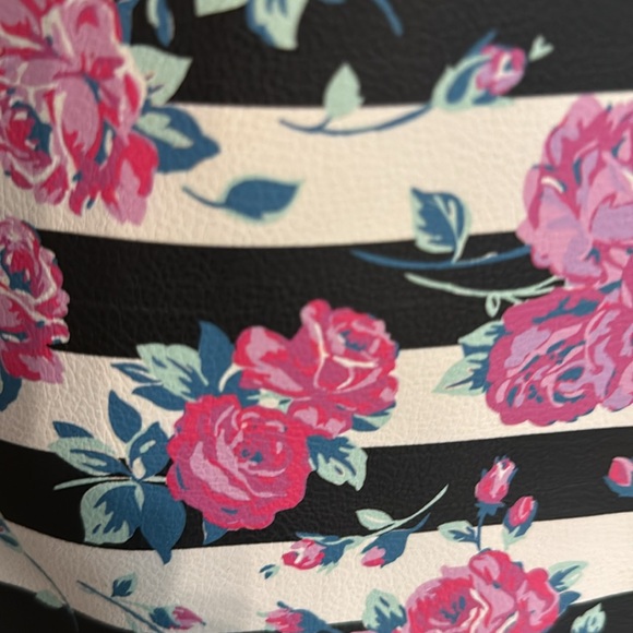 Sassy black & floral Betsey Johnson shoulder bag by Luv Betsey. Gently used. - Picture 3 of 11